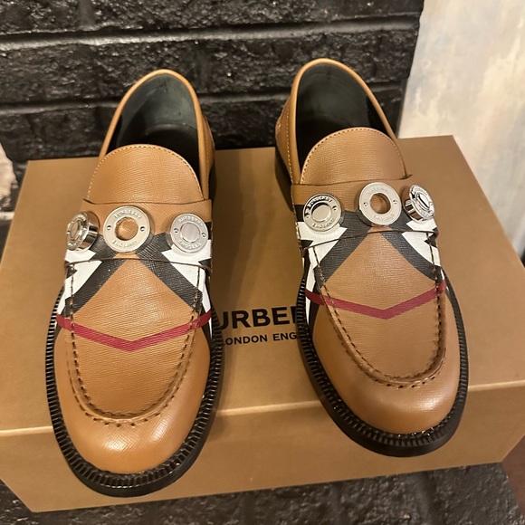 BRAND NEW BURBERRY LOAFERS size 7 never worn - Picture 3 of 4